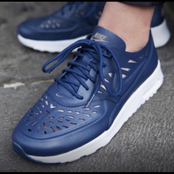 Nike Shoes - Nike Air Max Thea